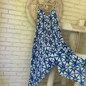 Beautiful summer dress! Perfect for an evening out! YOU JUST PAY THE SHIPPING.